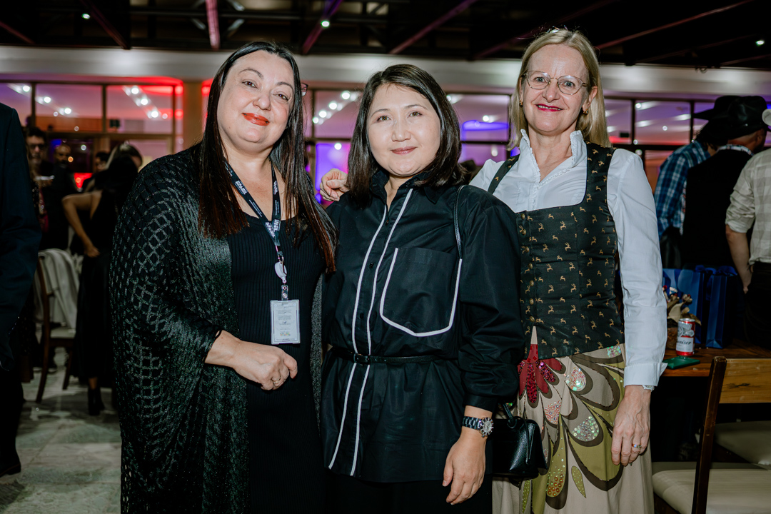 Fabiana Ceyhan, Gulnaziya Nussupova e Angelika Scholz