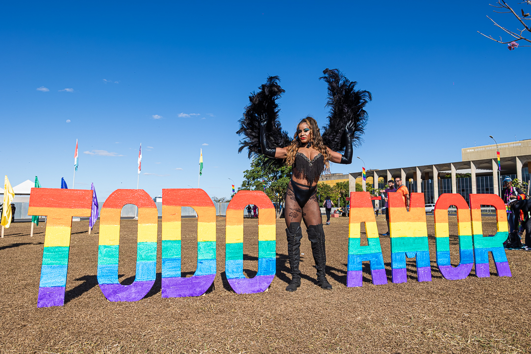 “Nunca vi uma Parada tão forte e com tanta participação”, diz deputado Fábio Félix sobre Parada do Orgulho em Brasília