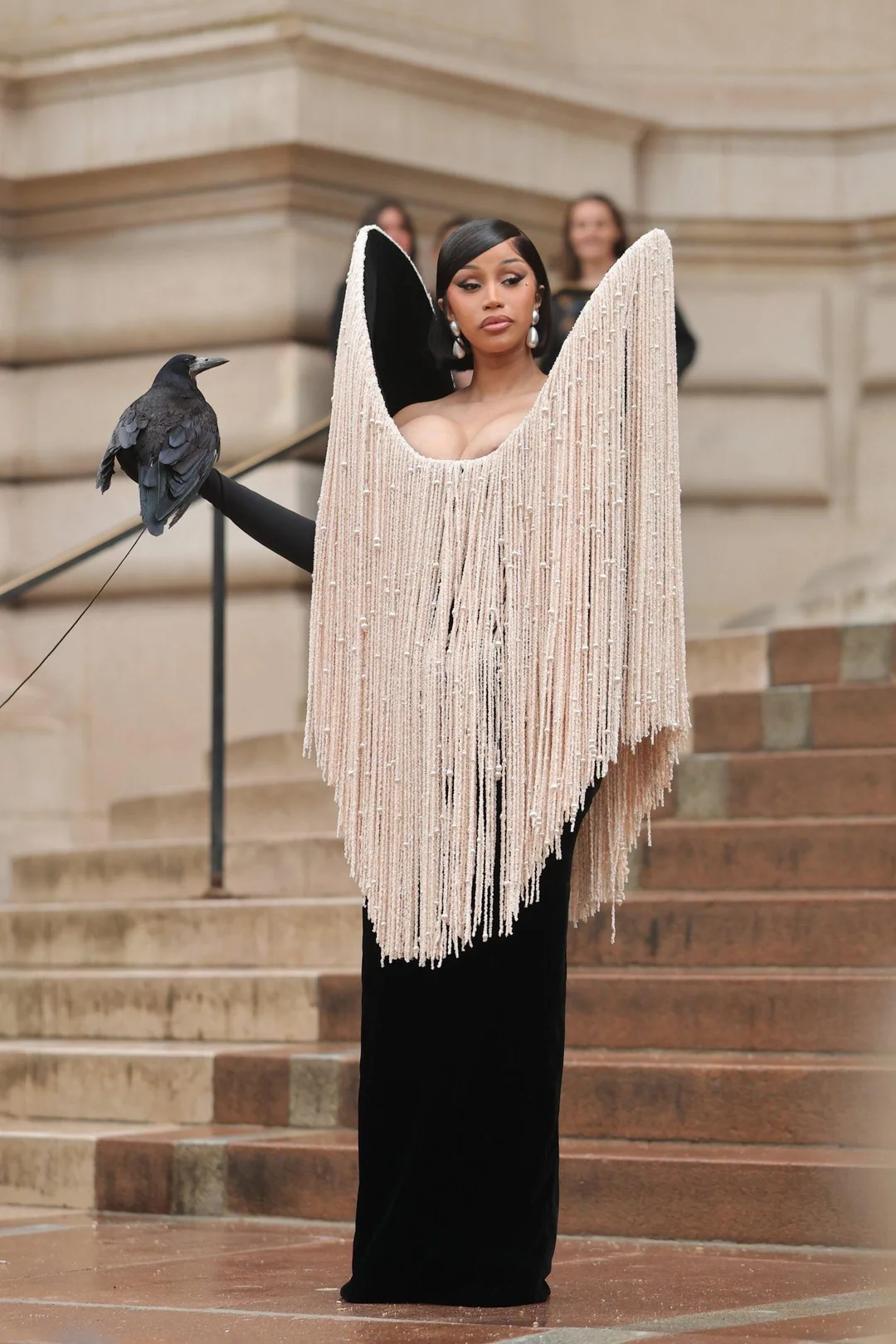 Celebridades marcam presença em desfiles da Semana de Alta-Costura de Paris