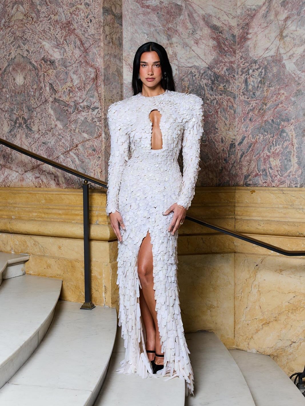 Celebridades marcam presença em desfiles da Semana de Alta-Costura de Paris