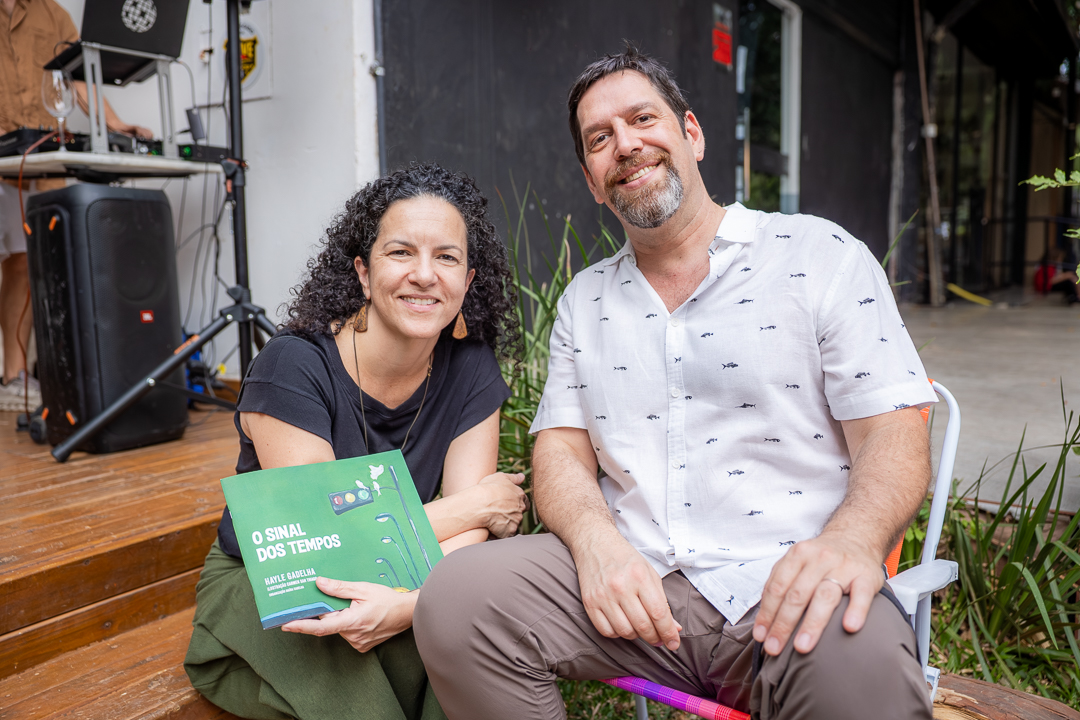 Na livraria Platô, Maíra Gadelha apresenta o livro O Sinal dos Tempos - Livro Livro - GPS Brasília - Portal de Notícias do DF