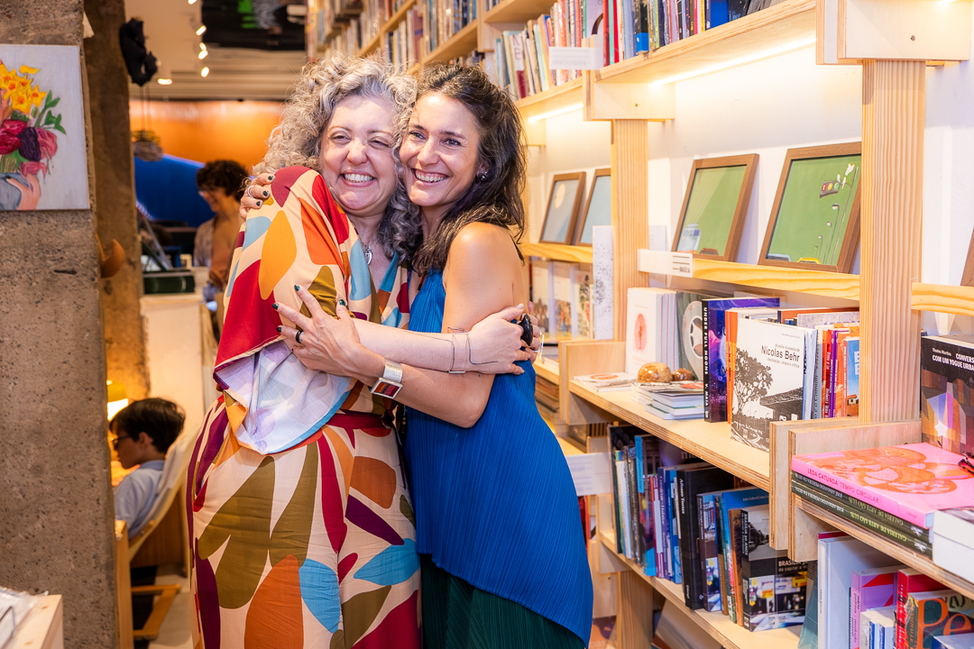 Na livraria Platô, Maíra Gadelha apresenta o livro O Sinal dos Tempos - Livro Livro - GPS Brasília - Portal de Notícias do DF
