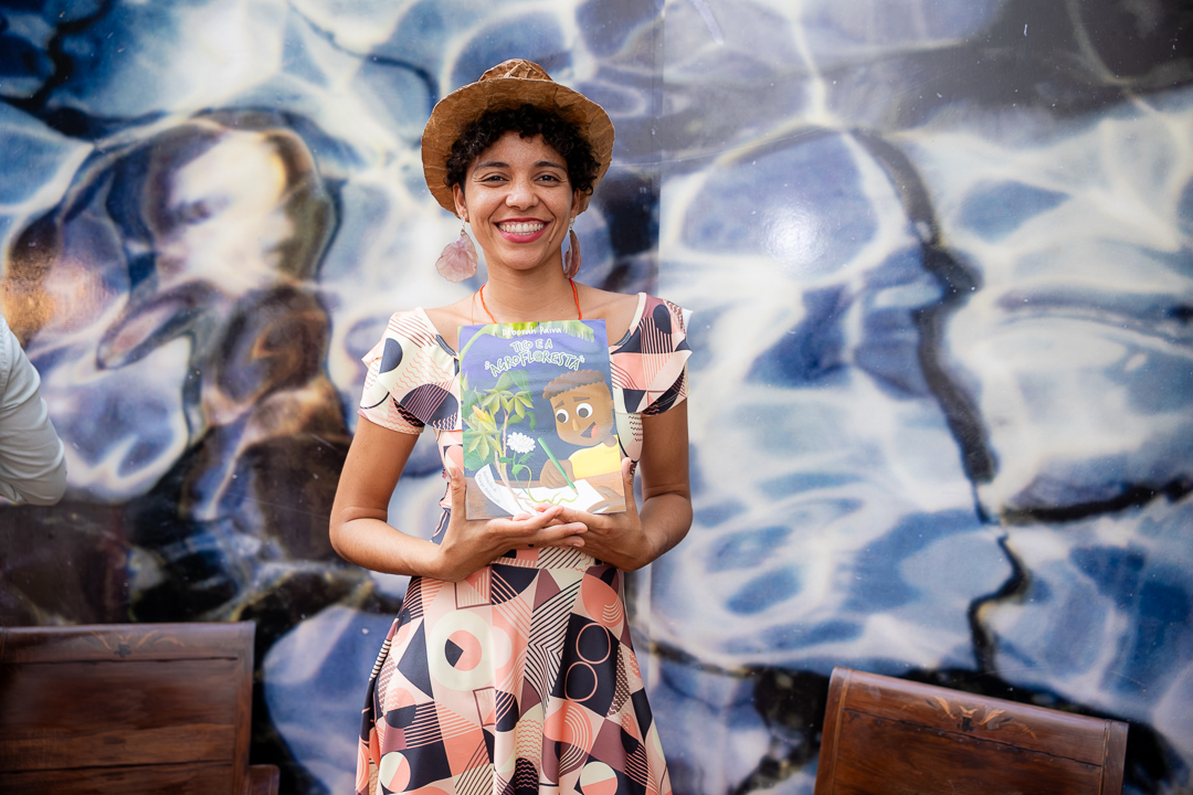 Na livraria Platô, Maíra Gadelha apresenta o livro O Sinal dos Tempos - Livro Livro - GPS Brasília - Portal de Notícias do DF