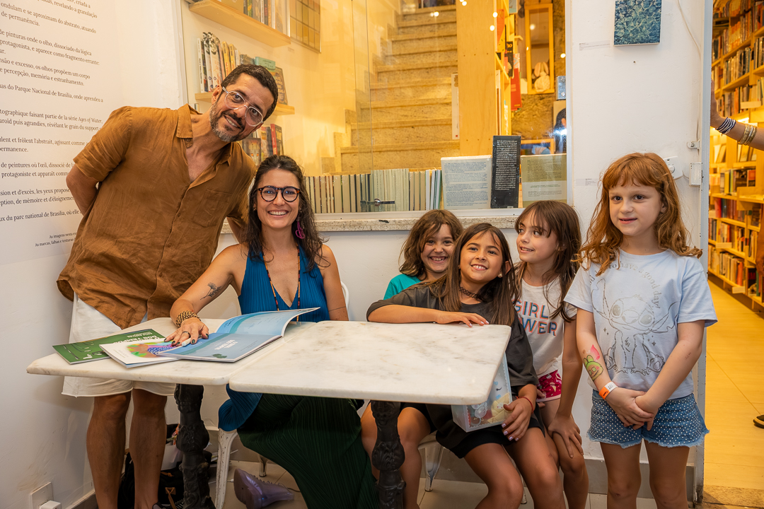 Na livraria Platô, Maíra Gadelha apresenta o livro O Sinal dos Tempos - Livro Livro - GPS Brasília - Portal de Notícias do DF