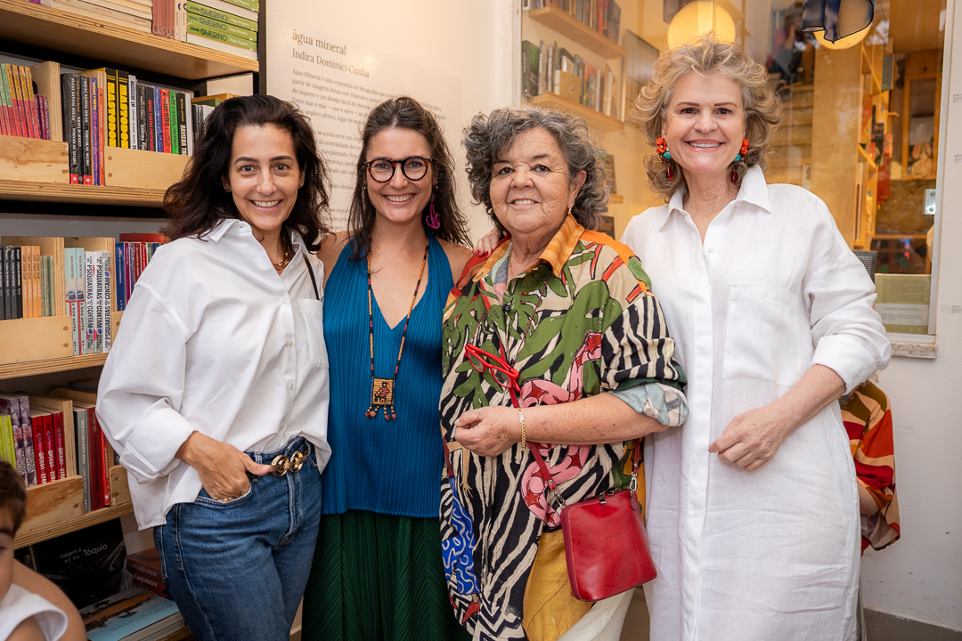 Na livraria Platô, Maíra Gadelha apresenta o livro O Sinal dos Tempos - Livro Livro - GPS Brasília - Portal de Notícias do DF