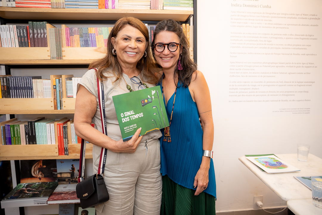 Na livraria Platô, Maíra Gadelha apresenta o livro O Sinal dos Tempos - Livro Livro - GPS Brasília - Portal de Notícias do DF