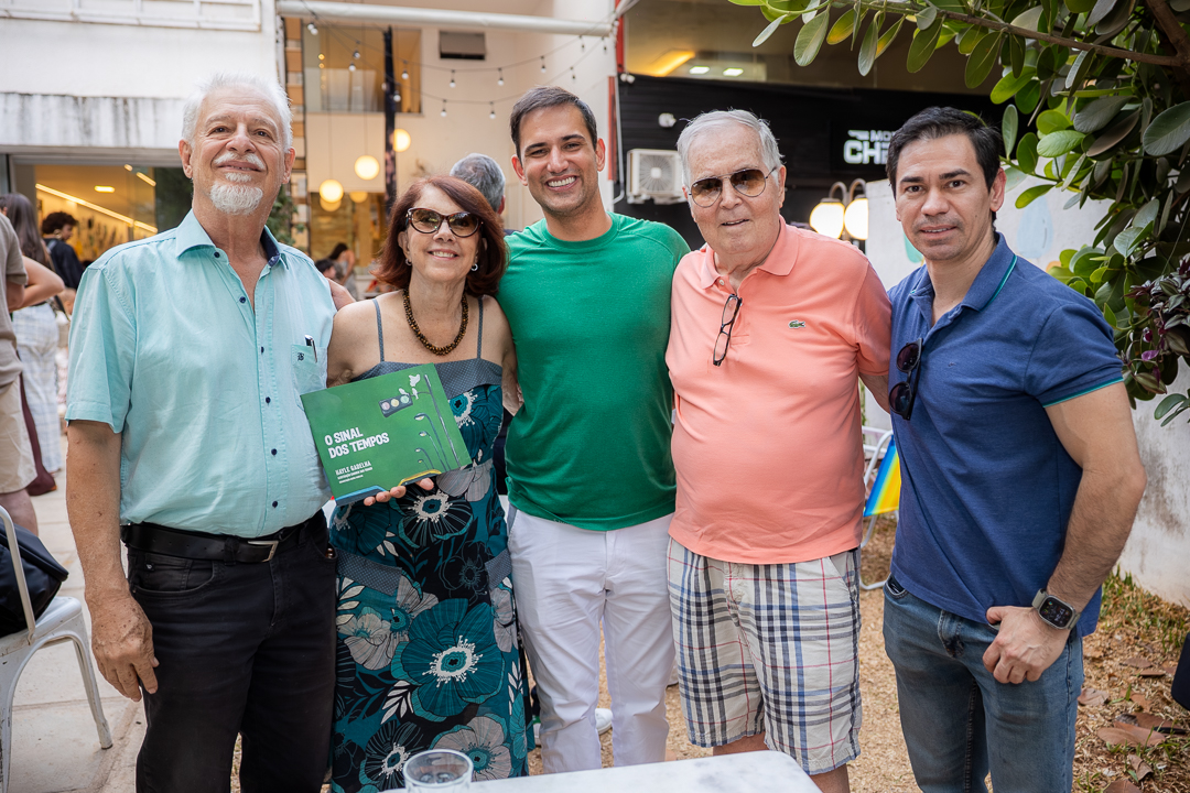 Na livraria Platô, Maíra Gadelha apresenta o livro O Sinal dos Tempos - Livro Livro - GPS Brasília - Portal de Notícias do DF