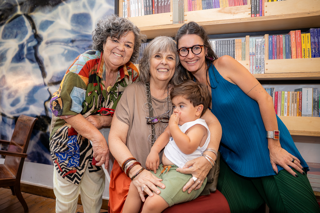Na livraria Platô, Maíra Gadelha apresenta o livro O Sinal dos Tempos - Livro Livro - GPS Brasília - Portal de Notícias do DF