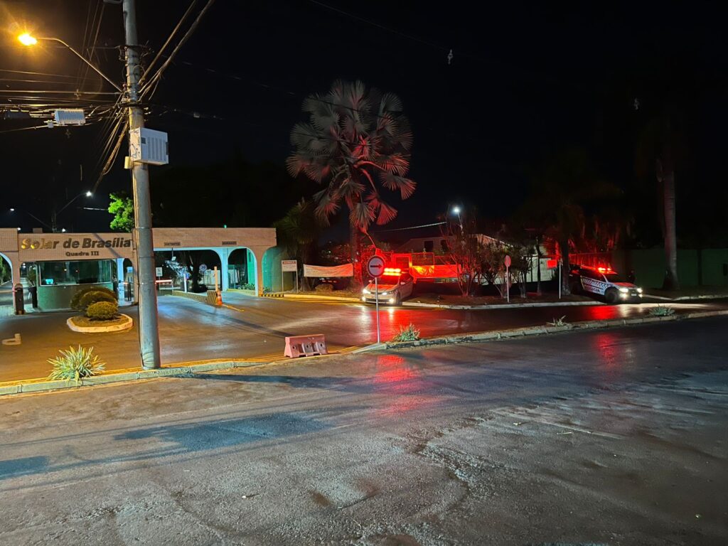 Condenação de Bolsonaro: vigília em condomínio e silêncio na casa contrastam com festas em bares de Brasília - Bolsonaro Bolsonaro - GPS Brasília - Portal de Notícias do DF